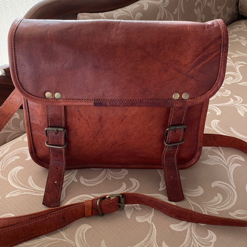 🌸 SOLD SOLD SOLD SOLD SOLD GENUINE LEATHER CROSSBODY BAG